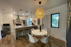 Cozy Home-Close to Downtown, Beaches & Restaurants